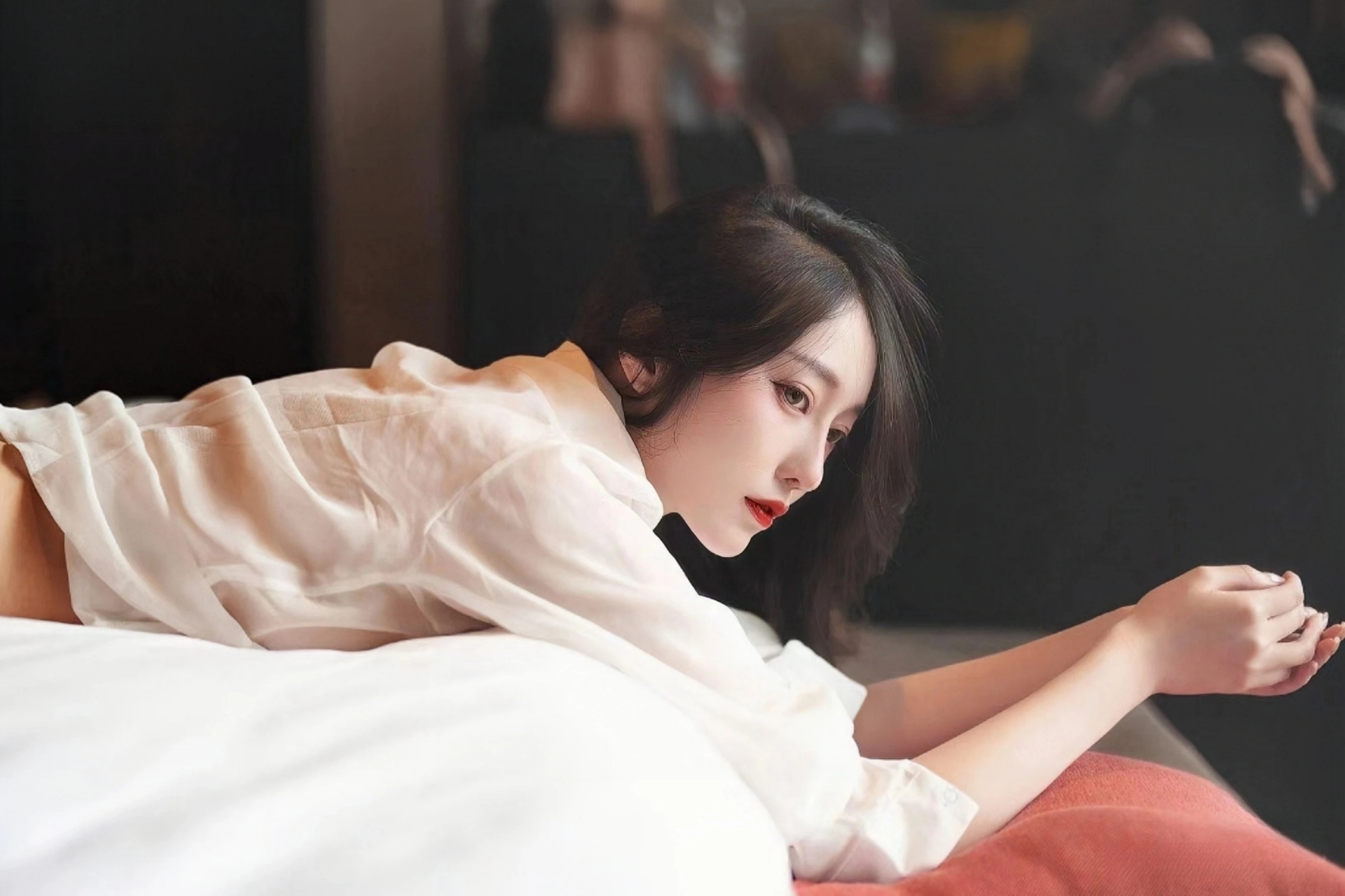 上海医生飞机上协助急救心脏骤停乘客